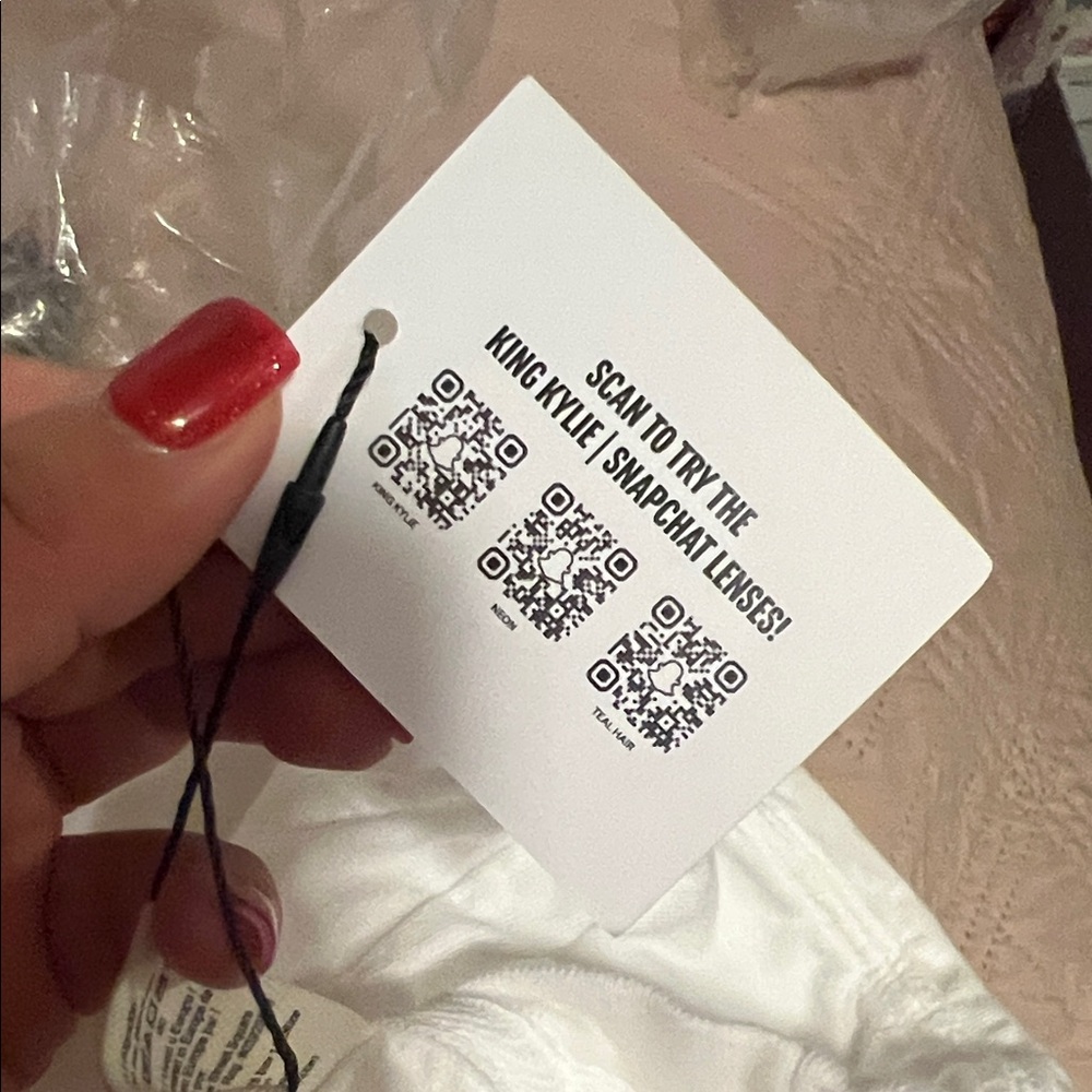 Kylie Cosmetics White Dog Face Tee - Picture 2 of 6